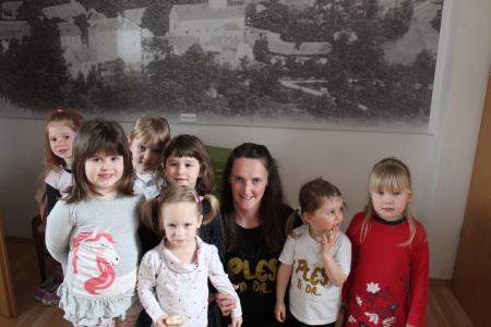 »Mamica je kakor zarja« (9)